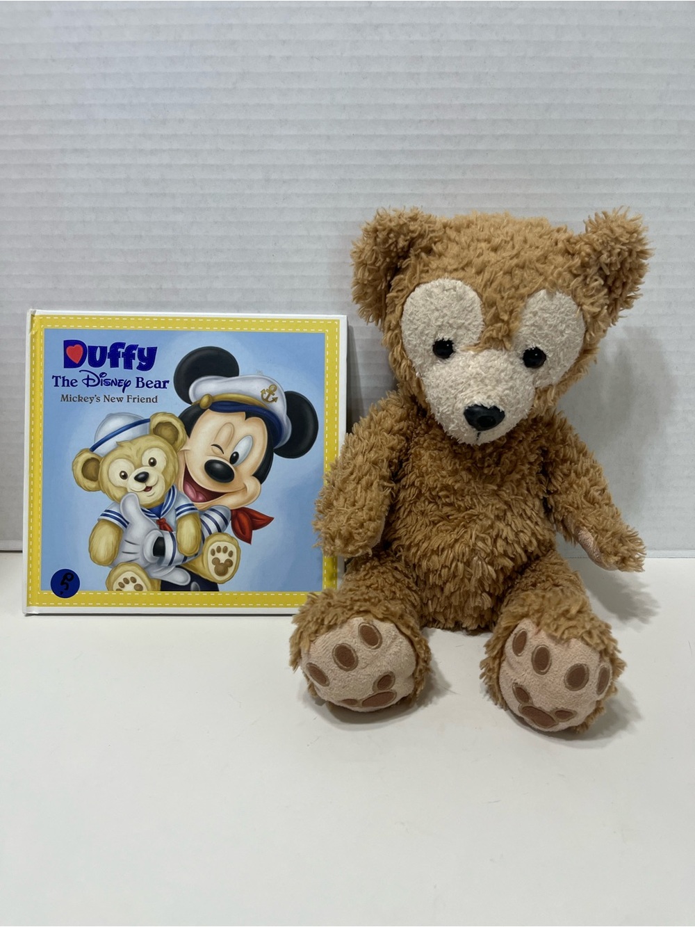 DISNEY Parks Duffy Bear and Duffy the Disney bear mickeys new friend book